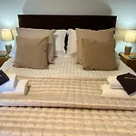 Dolly Waggon Bed & Breakfast 4*