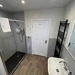 Dolly Waggon Bed & Breakfast 4*