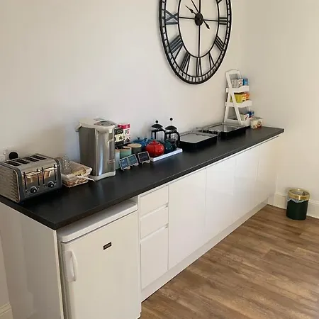 Dolly Waggon 3* كيسويك